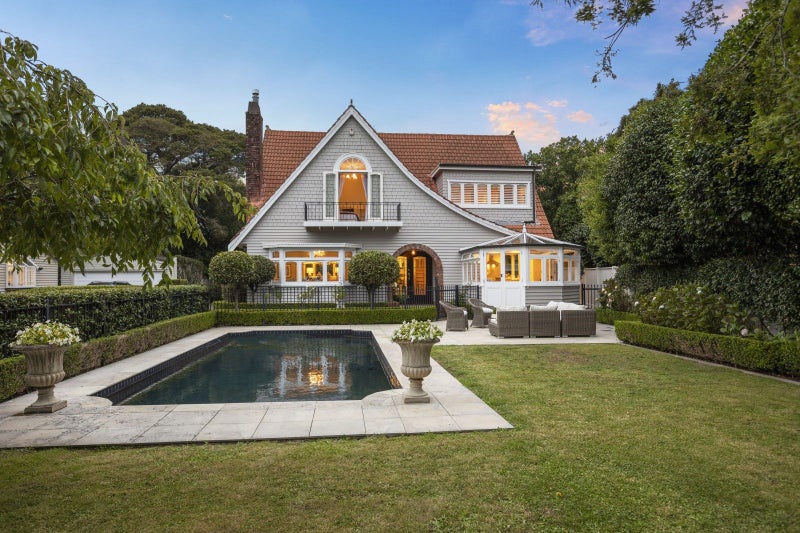8 Castle Drive, Epsom, Auckland - Carousel 1