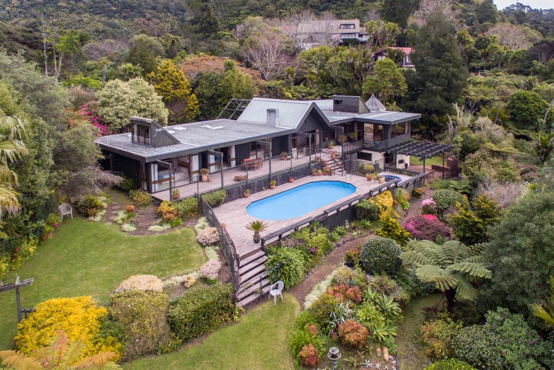 10 Atarua Gardens, Waiatarua, Auckland - Carousel 2