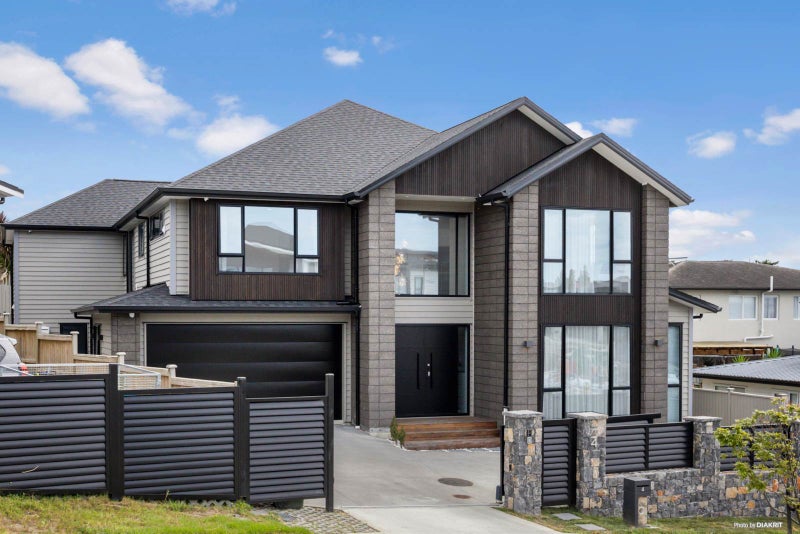 4 Hooten Place, Oteha, Auckland - Carousel 1