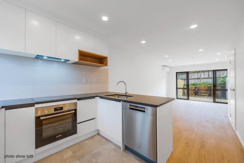 4/9 Donovan Avenue, Massey, Auckland - Carousel 1