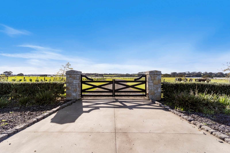 85 Sanctuary Drive, Glenbrook, Auckland - Carousel 2