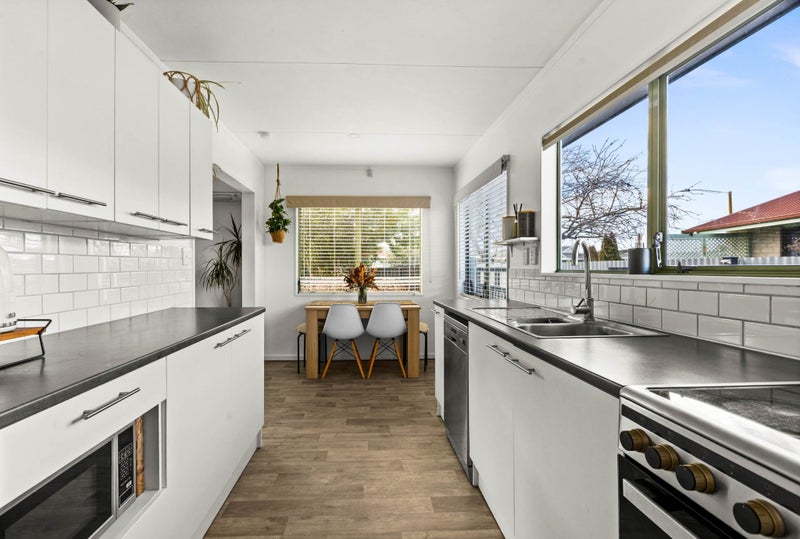 7 Ted Harpur Place, Onekawa, Napier - Carousel 1