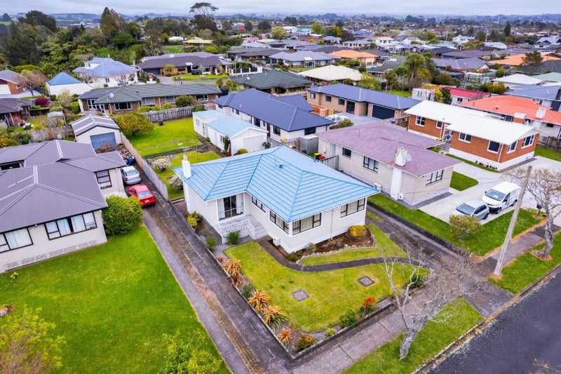22 Turakina Street, Merrilands, New Plymouth - Carousel 2