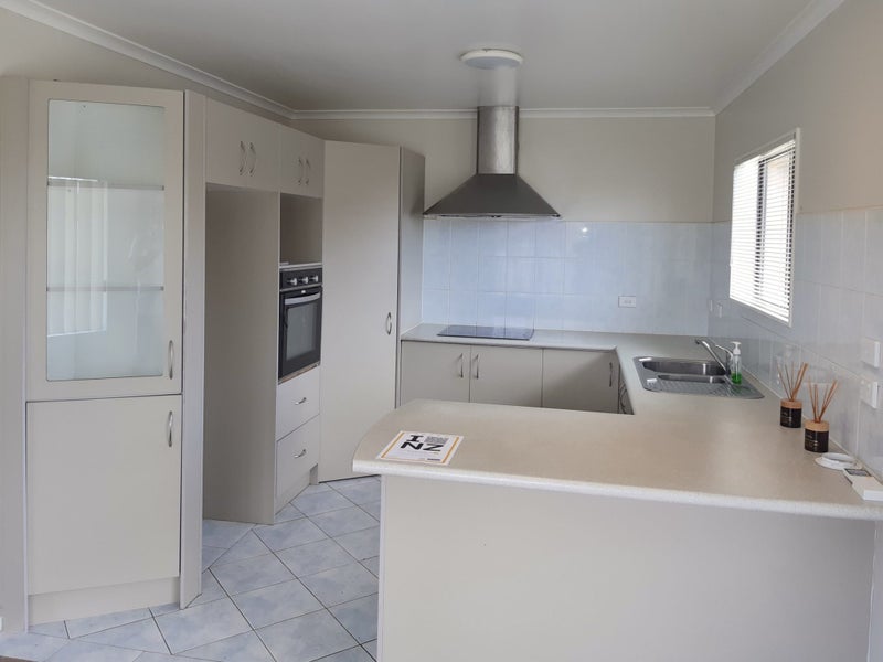 64 Etherton Drive, Weymouth, Auckland - Carousel 2