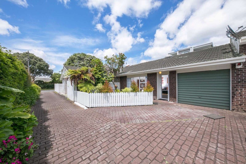 3/2 Raurenga Avenue, Royal Oak, Auckland - Carousel 1