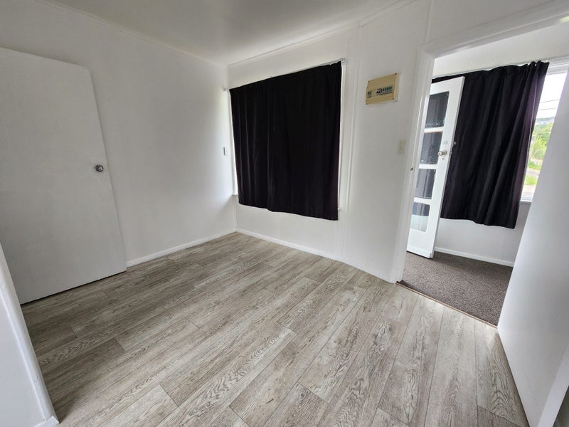 34 Cornwall Crescent, Cannons Creek, Porirua - Carousel 2