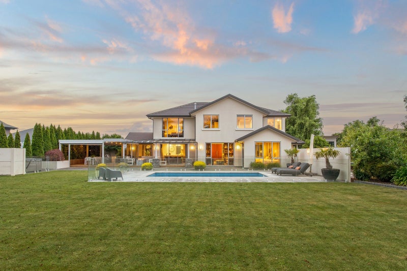 16 Queenswood Gardens, Mairehau, Christchurch - Carousel 2