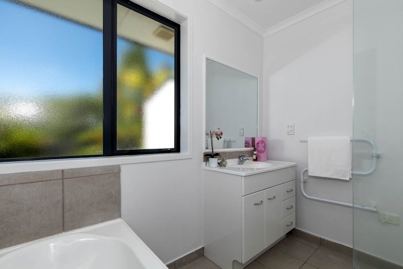 5 Louvain Place, Greenhithe, Auckland - Carousel 35