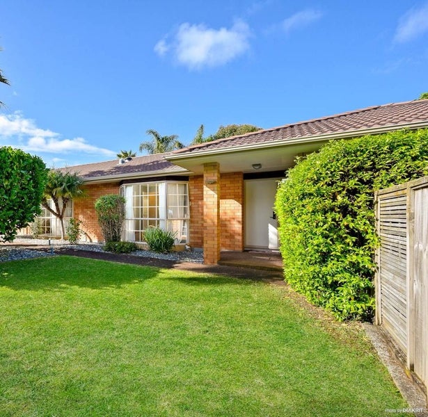 55 Bob Charles Drive, Golflands, Auckland - Carousel 1