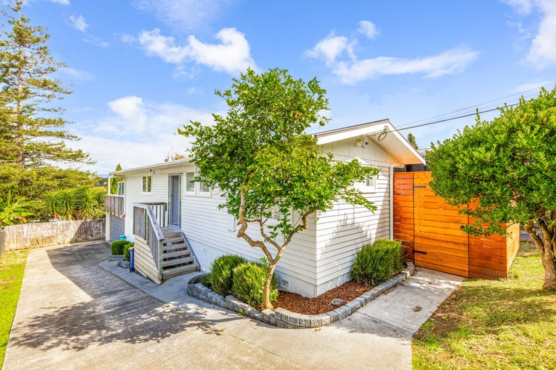 17 Castaing Crescent, Te Atatu South, Auckland - Carousel 1