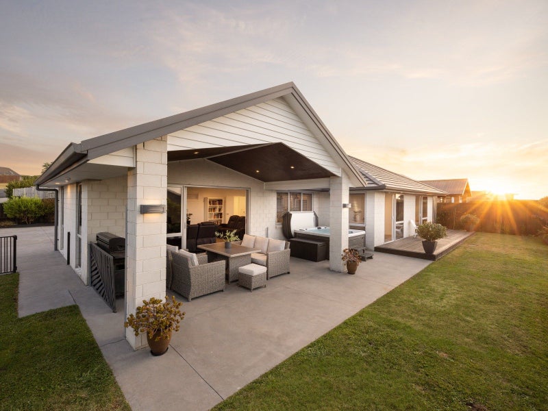 21 Brywood Rise, Flagstaff, Hamilton - Carousel 1