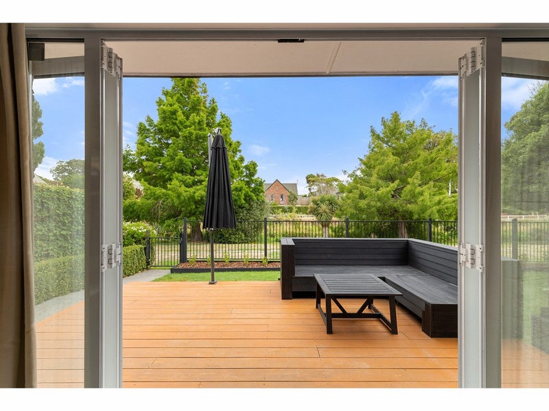 2/5 Esher Place, Saint Martins, Christchurch - Carousel 2