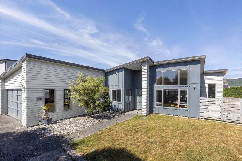 22 Sumner Terrace, Aotea, Porirua - Carousel 1