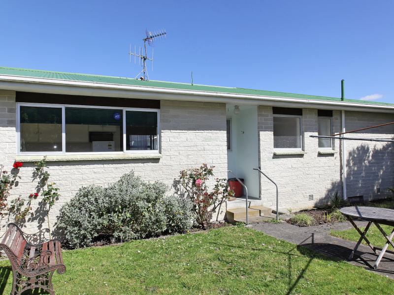 2/284 Wellington Road, Wainuiomata, Lower Hutt - Carousel 1