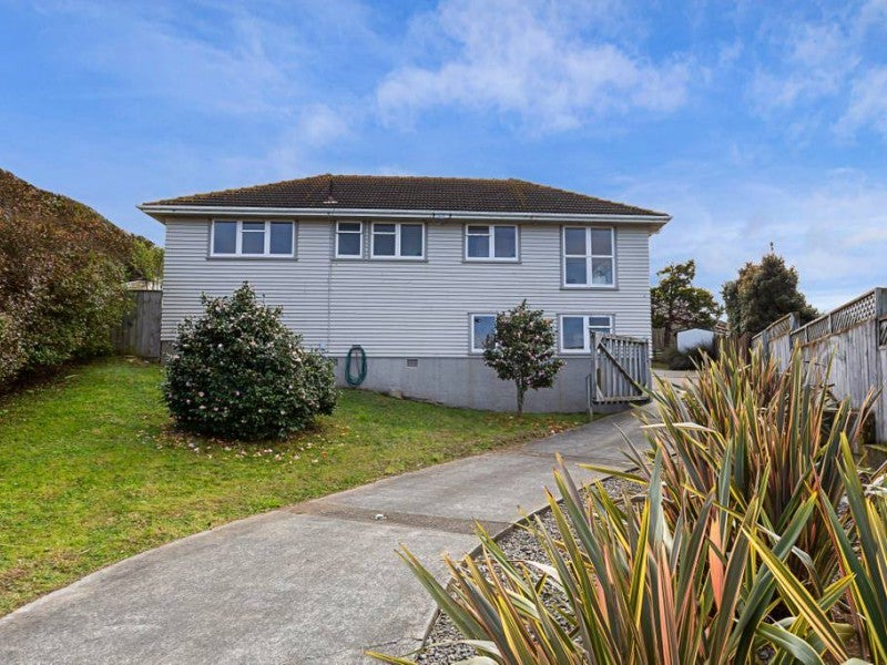 15 Muturangi Grove, Elsdon, Porirua - Carousel 1