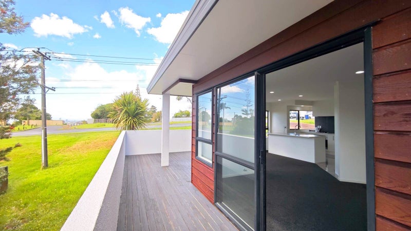 58 Sunset Road, Unsworth Heights, Auckland - Carousel 2