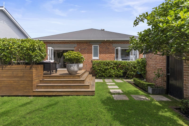 2/75 Queen Street, Northcote Point, Auckland - Carousel 2