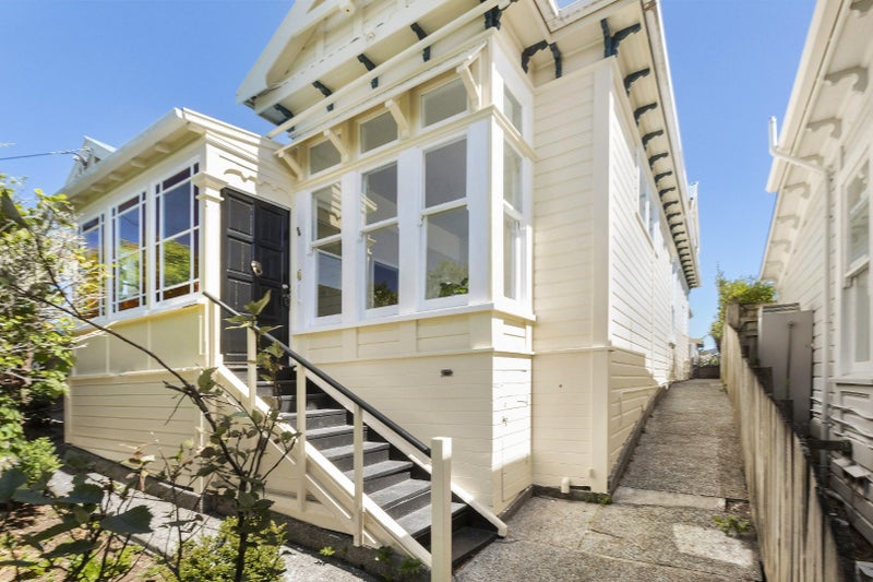 154 Kelburn Parade, Kelburn, Wellington - Carousel 1