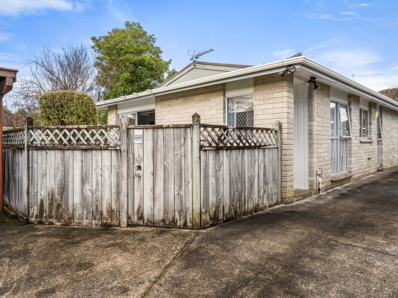2/27 Miro Street, Trentham, Upper Hutt - Carousel 1