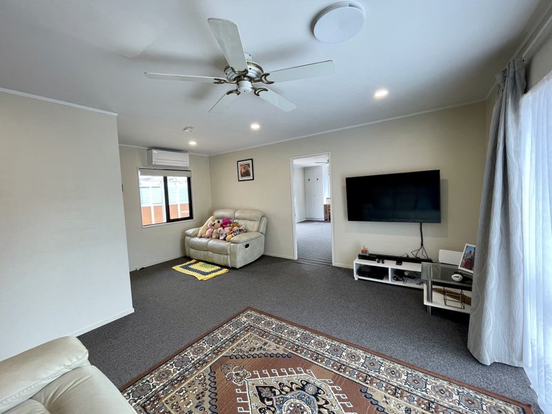 5 Avonleigh Road, Green Bay, Auckland - Carousel 2