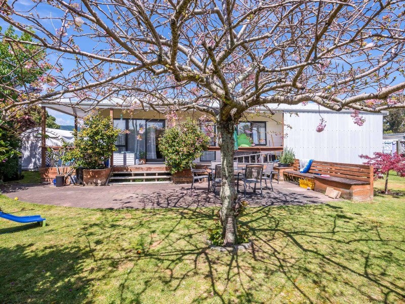 8A Elder GR, Paraparaumu, Paraparaumu - Carousel 1