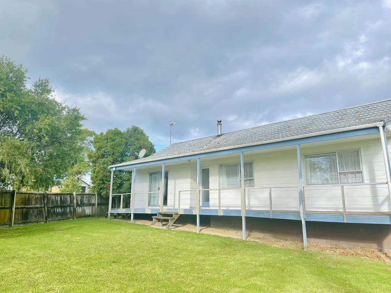 1 Ballial Place, West Harbour, Auckland - Carousel 1