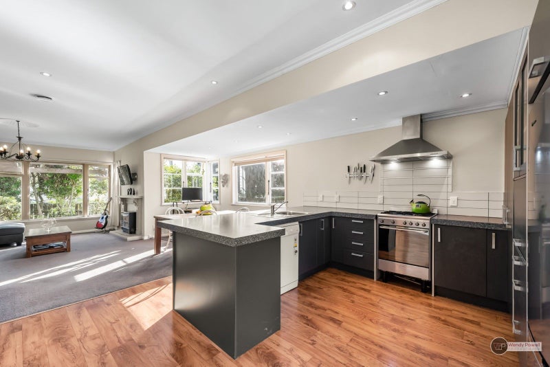 14 Raymond Terrace, Fairfield, Lower Hutt - Carousel 2