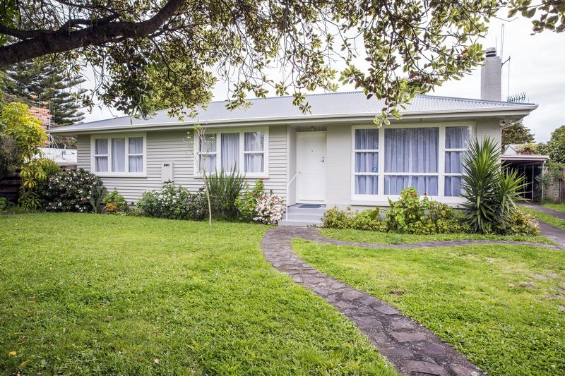7 Coopers Road, Gate Pa, Tauranga - Carousel 1