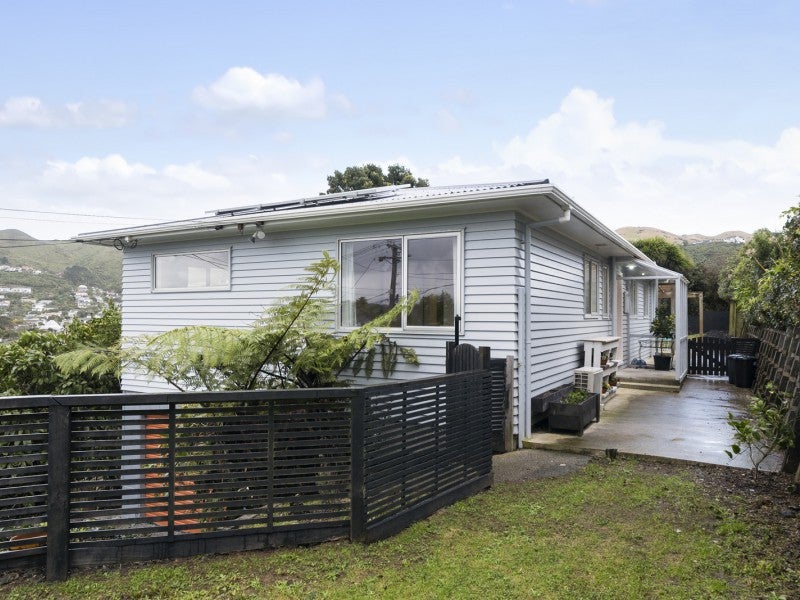 34 Prospect Terrace, Johnsonville, Wellington - Carousel 1