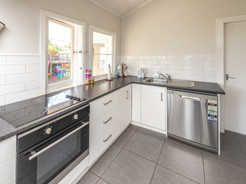 3 Kelvin Street, Aramoho, Whanganui - Carousel 2