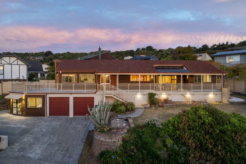 30 Kinloch Place, Papakowhai, Porirua - Carousel 1