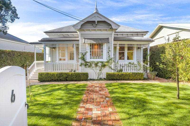 6 Summer Street, Stanley Point, Auckland - Carousel 1