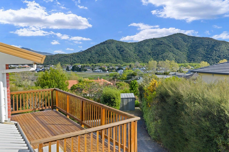 6 Moana View Road, Waikawa, Picton - Carousel 1