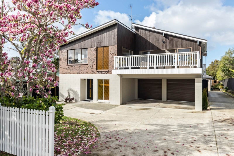 10A Harrybrook Road, Green Bay, Auckland - Carousel 1