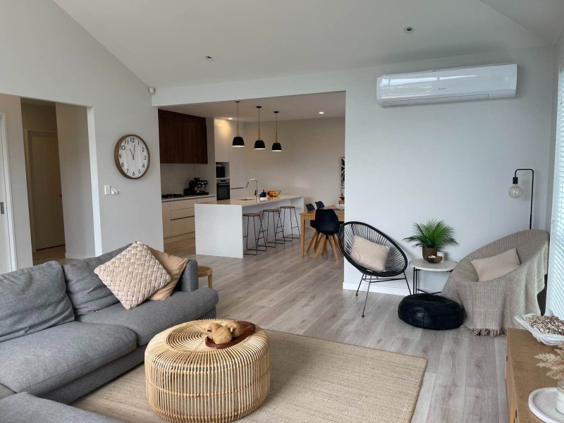 24 Surf View Crescent, Red Beach, Whangaparāoa - Carousel 2