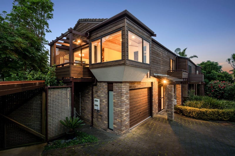 4/11 Faulkner Road, Northcote Point, Auckland - Carousel 1