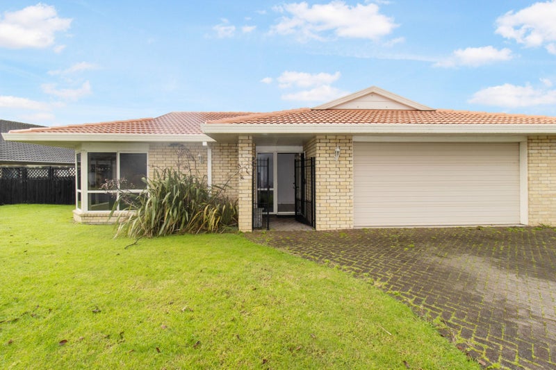 31 Tington Avenue, Wattle Downs, Auckland - Carousel 1