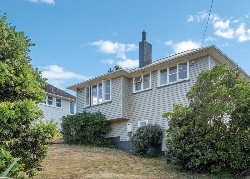19 Taupiri Crescent, Titahi Bay, Porirua - Carousel 1