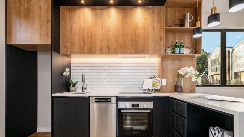 8/110 Beach Road, Te Atatu Peninsula, Auckland - Carousel 1