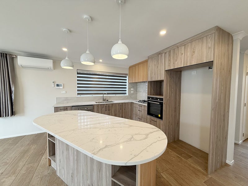 7 Marco Place, Highland Park, Auckland - Carousel 2