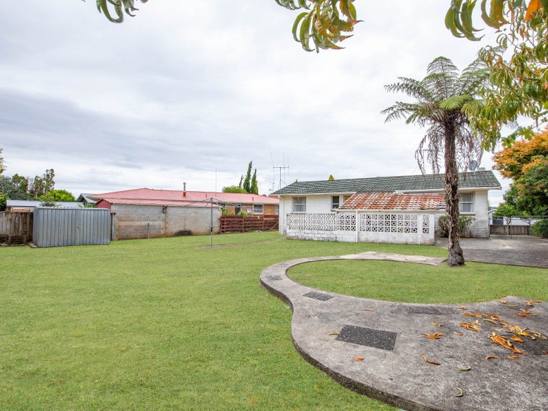 8 Pulham Crescent, Queenwood, Hamilton - Carousel 3