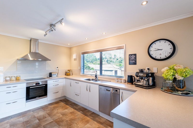 6 Sunnybrooke Close, Welcome Bay, Tauranga - Carousel 2
