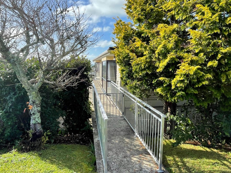 32 Aotearoa Terrace, Murrays Bay, Auckland - Carousel 2