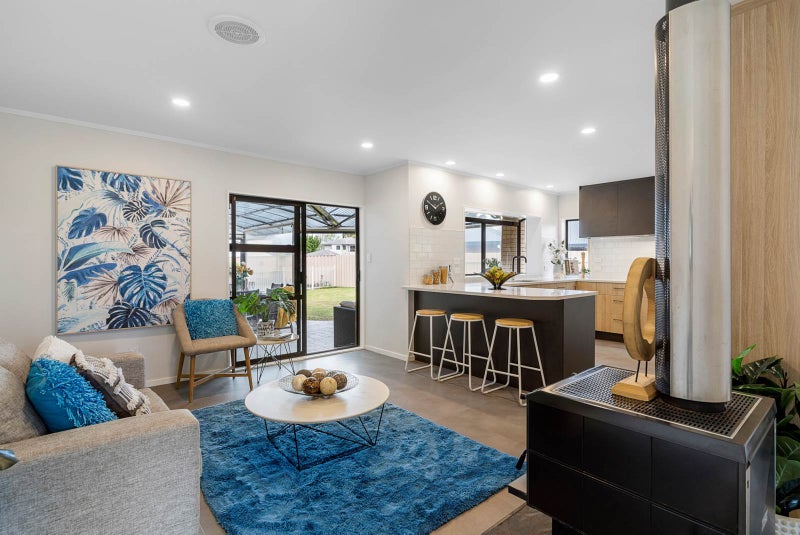 15 Donegan Place, Conifer Grove, Takanini - Carousel 2