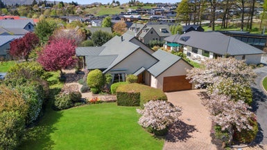 3 Oakwood Place, Wanaka - Carousel 1