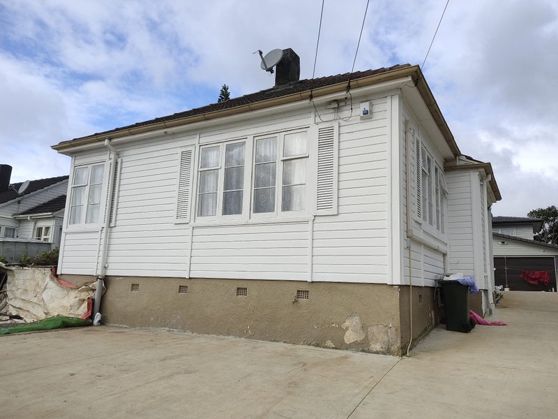 12 Howell Crescent, Mount Roskill, Auckland - Carousel 1