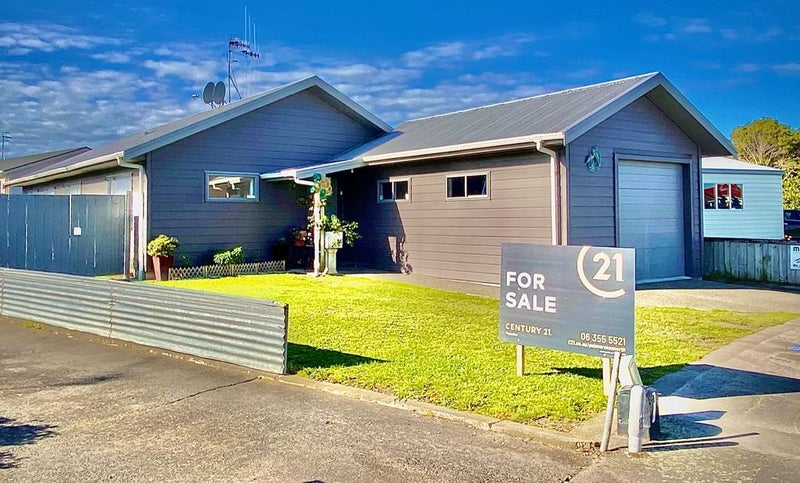 33 Clyde Crescent, Roslyn, Palmerston North - Carousel 1