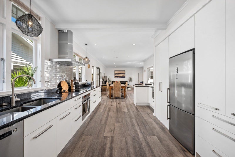 20 Raumati Terrace, Khandallah, Wellington - Carousel 2