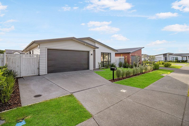 31 Waituarua Drive, Conifer Grove, Auckland - Carousel 2