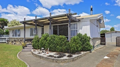 13 Scarborough Road, Flaxmere, Hastings - Carousel 1